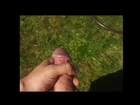 ❤️ Hete hottie laat zich in haar roze kutje neuken en spuitend klaarkomen in een zomerse tuin ❤❌ Porno at us