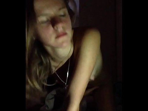 ❤️ Een meisje masturbeert en komt klaar ❤❌ Porno at us